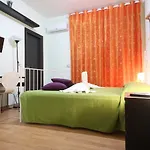 Nemi Nocleg ze śniadaniem 3*