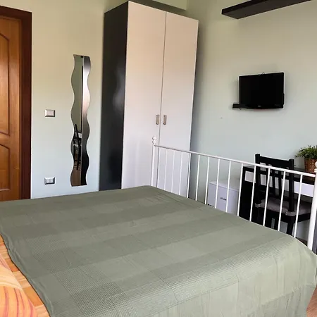 Nemi Nocleg ze śniadaniem 3*